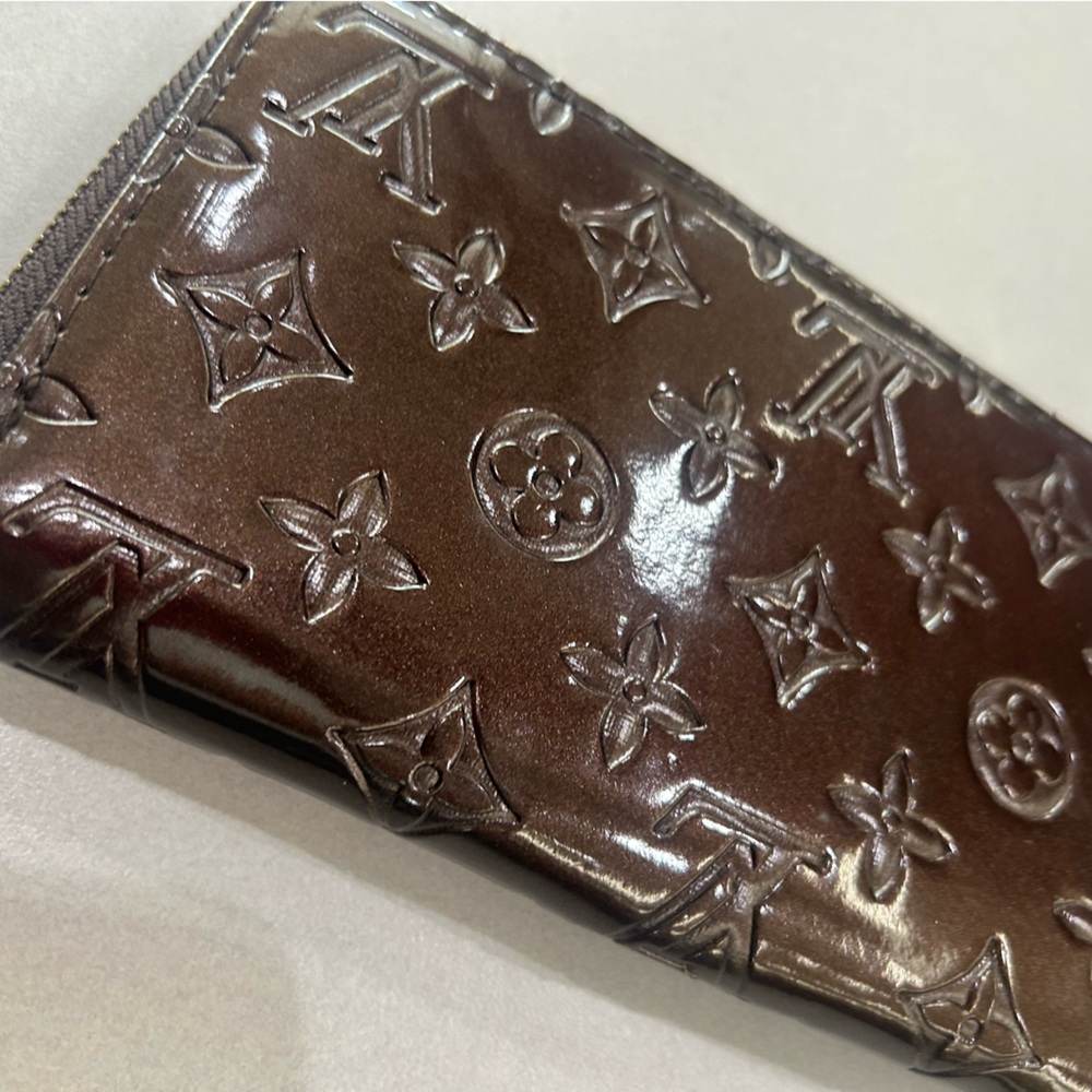 Louis Vuitton Monogram Vernis Lexington
Crossbody Bag
